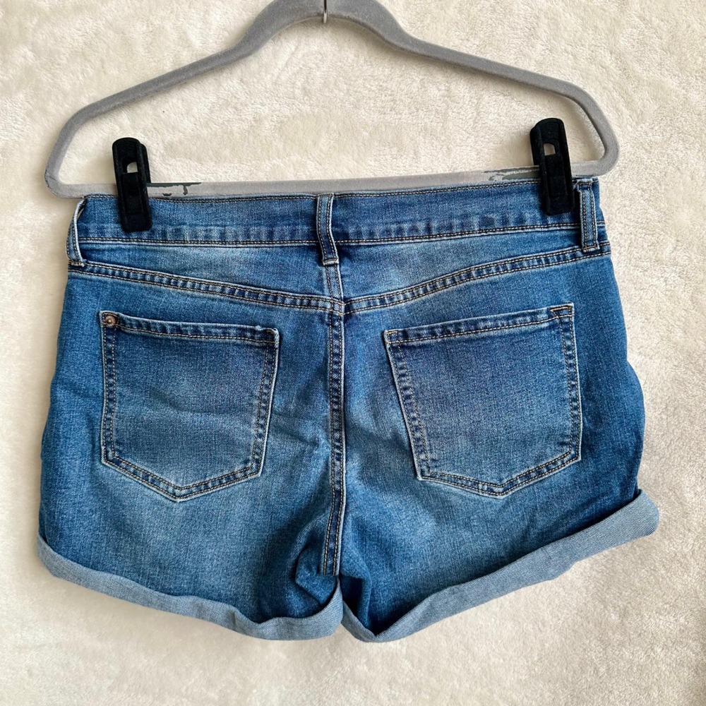 Old Navy Boyfriend Denim Shorts Medium Wash Distressed Cuffed Womens Size 6 - Picture 2 of 3
